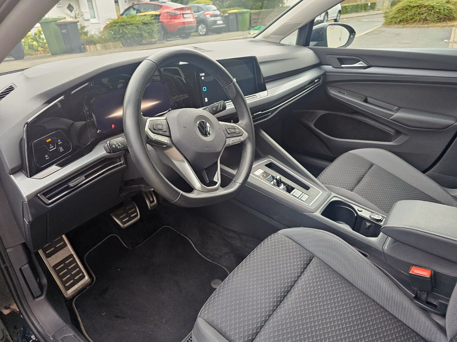 Volkswagen Golf 8 — photo 2